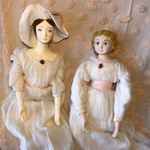 VTG  Dolls Porcelain/Cream Dresses